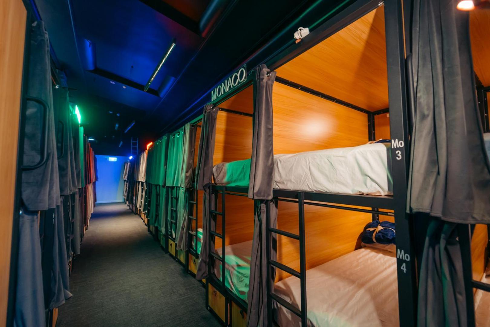 Capsuleaccom Hostel Gold Coast Eksteriør billede